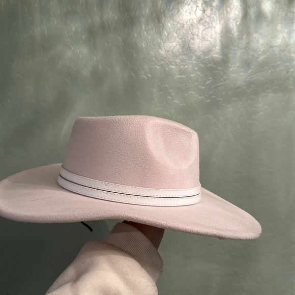 Lainey Wilson style concert or festival hat!!! Yall this has never been worn! - Picture 3 of 3